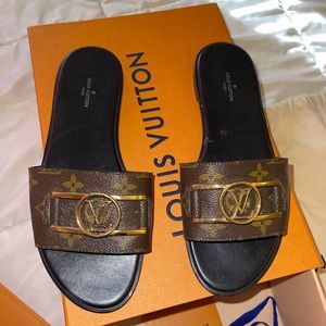 LOUIS VUITTON SANDALS “Lock it flat mule” size 38
